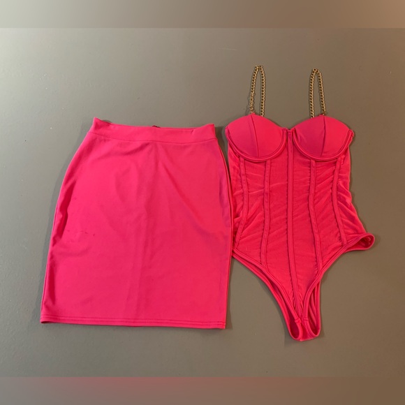Bright pink 2 piece outfit dress - bodysuit and skirt with gold chain straps. - Picture 2 of 7